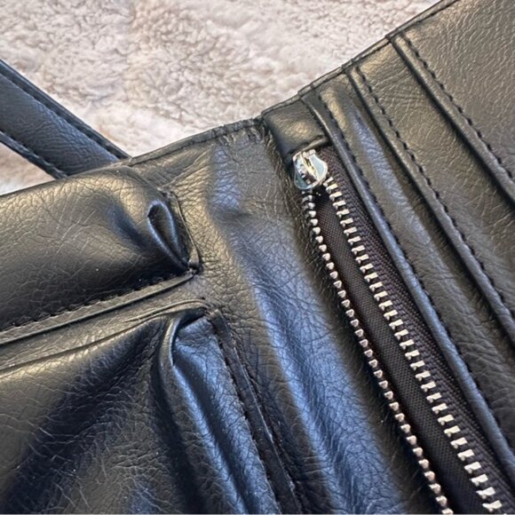 Think Geek | Dungeons & Dragons "Bag of Holding" Clutch Crossbody Bag Purse - Picture 7 of 14